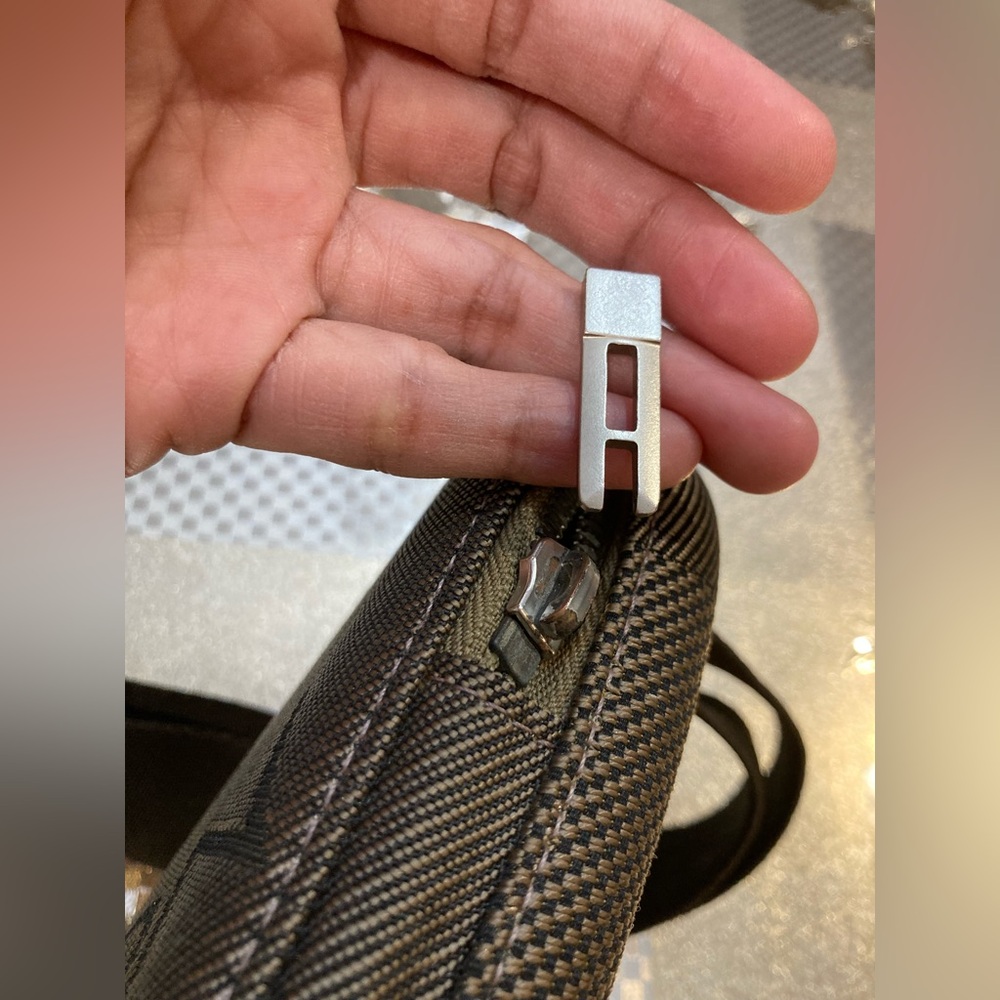 💯% Authentic Louis Vuitton crossbody - Picture 15 of 16